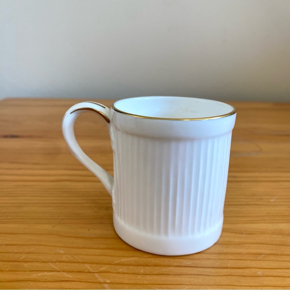 Vintage 80s The Danbury Mint Staffordshire Tea Rose Espresso Demitasse Cup Mug - Picture 6 of 7